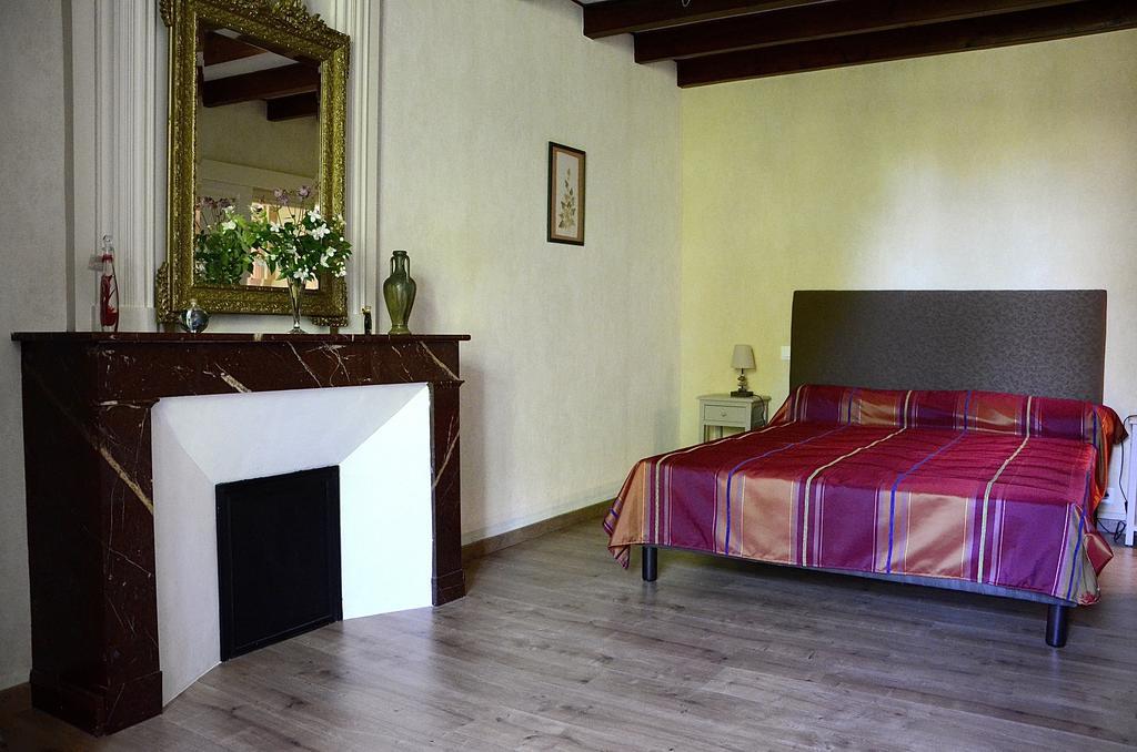 Le Vieux Noyer Panzió Saint-Maurice-de-Tavernole Szoba fotó
